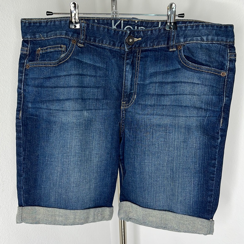 🔹 Calvin Klein Denim Bermuda Shorts